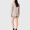 Blazer de traje a rayas con pedrería