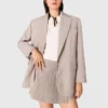 Blazer de traje a rayas con pedrería