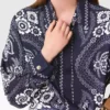 Blusa con estampado bandana Blusa con estampado bandana