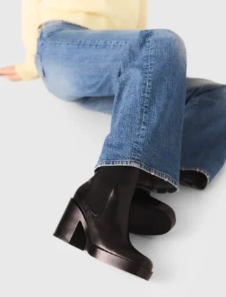 Bota chelsea de cuero con tacón
