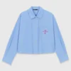 Camisa bordada con pliegues en la espalda
