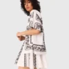Camisa bordada de manga corta