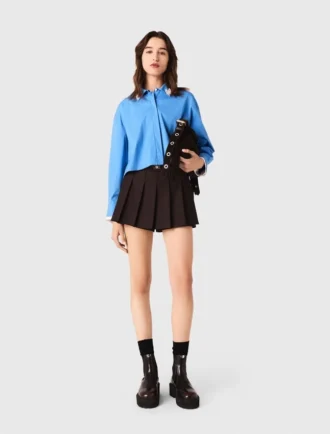 Camisa con adornos extraíbles