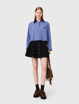 Camisa con cuello desmontable con pedrería