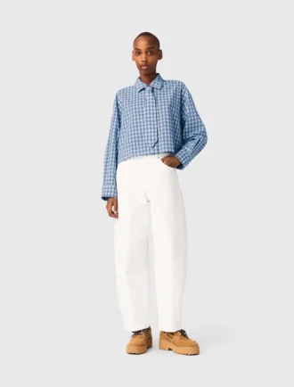 Camisa con pedrería y corbata desmontable