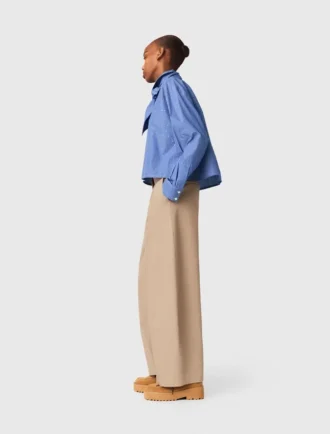 Camisa con pedrería y corbata desmontable