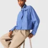 Camisa con pedrería y corbata desmontable