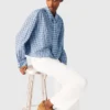 Camisa con pedrería y corbata desmontable Camisa con pedrería y corbata desmontable