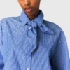 Camisa con pedrería y corbata desmontable