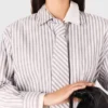 Camisa con pedrería y corbata desmontable Camisa con pedrería y corbata desmontable