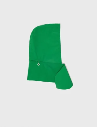 Capucha impermeable con cordones