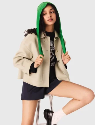Capucha impermeable con cordones