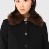 Chaqueta corta con cuello de piel desmontable
