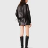 Chaqueta corta de piel