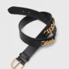Cinturón de cuero con detalles de cadena Cinturón de cuero con detalles de cadena