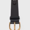 Cinturón de cuero con detalles de cadena Cinturón de cuero con detalles de cadena
