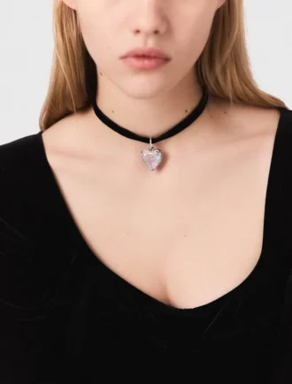 Collar con corazón y cordón de terciopelo
