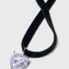 Collar con corazón y cordón de terciopelo Collar con corazón y cordón de terciopelo