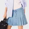 Falda corta de denim plisada con pedrería