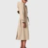 Gabardina con capucha desmontable Gabardina con capucha desmontable