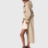Gabardina con capucha desmontable Gabardina con capucha desmontable