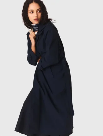 Gabardina con capucha desmontable con pedrería