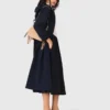 Gabardina con capucha desmontable con pedrería