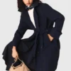 Gabardina con capucha desmontable con pedrería