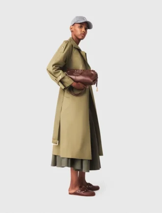 Gabardina con tachuelas Gabardina con tachuelas