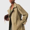 Gabardina con tachuelas Gabardina con tachuelas