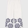 Pantalones con detalle de ganchillo Pantalones con detalle de ganchillo