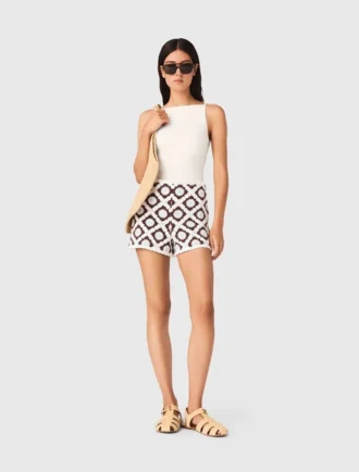 Pantalones cortos de ganchillo con estampado floral