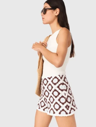 Pantalones cortos de ganchillo con estampado floral