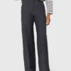 Pantalones de traje con detalle de cadena Pantalones de traje con detalle de cadena