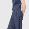 Pantalones de traje con pliegues y pedrería Pantalones de traje con pliegues y pedrería