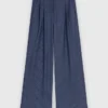 Pantalones de traje con pliegues y pedrería Pantalones de traje con pliegues y pedrería