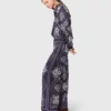Pantalones fluidos con estampado de pañuelo