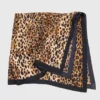 Pañuelo con estampado de leopardo Pañuelo con estampado de leopardo