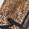 Pañuelo con estampado de leopardo Pañuelo con estampado de leopardo
