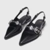 Sandalias con tiras planas de piel