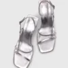 Sandalias de tacón con tiras metalizadas