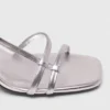 Sandalias de tacón con tiras metalizadas