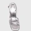 Sandalias de tacón con tiras metalizadas