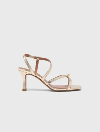 Sandalias metálicas con tiras múltiples
