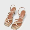 Sandalias metálicas con tiras múltiples