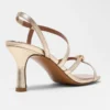 Sandalias metálicas con tiras múltiples