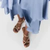 Sandalias metálicas con tiras múltiples