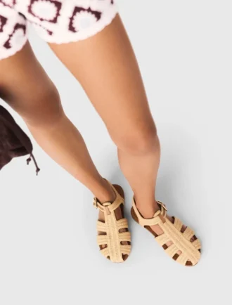 sandalias planas con tiras 2 330x434 - Sandalias planas con tiras