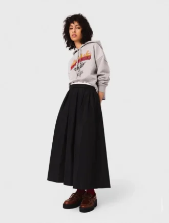 Sudadera corta con logotipo bordado