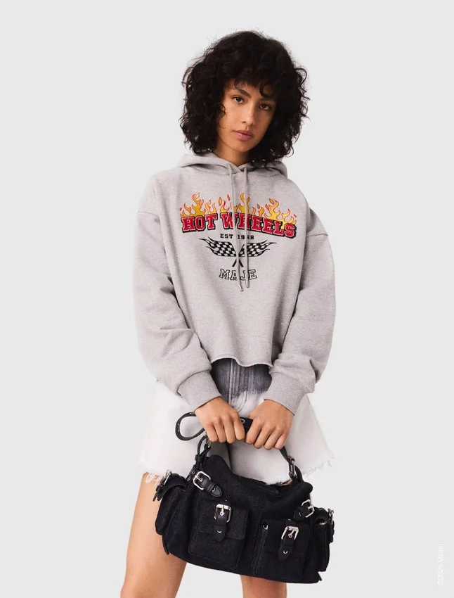 Sudadera corta con logotipo bordado Sudadera corta con logotipo bordado